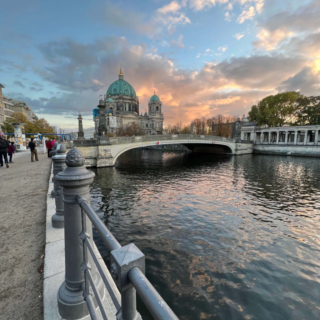 Stunning Berlin Wallpaper: Friedrichs Bridge & Berliner Dom Reflection