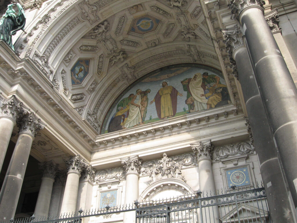 Stunning Berliner Dom Wallpaper: Architectural Grandeur on Museum Island