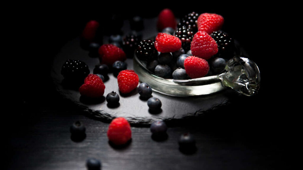 Fresh Berries Wallpaper: Raspberries, Blackberries & Blueberries Display