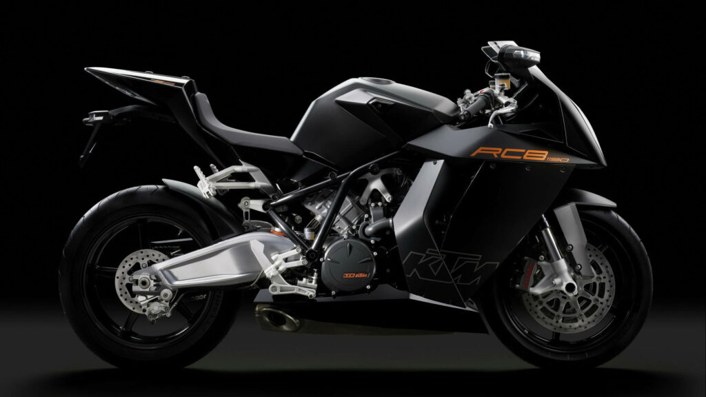 Stunning Black KTM RC 200 Wallpaper: Sleek Design & Aerodynamic Style