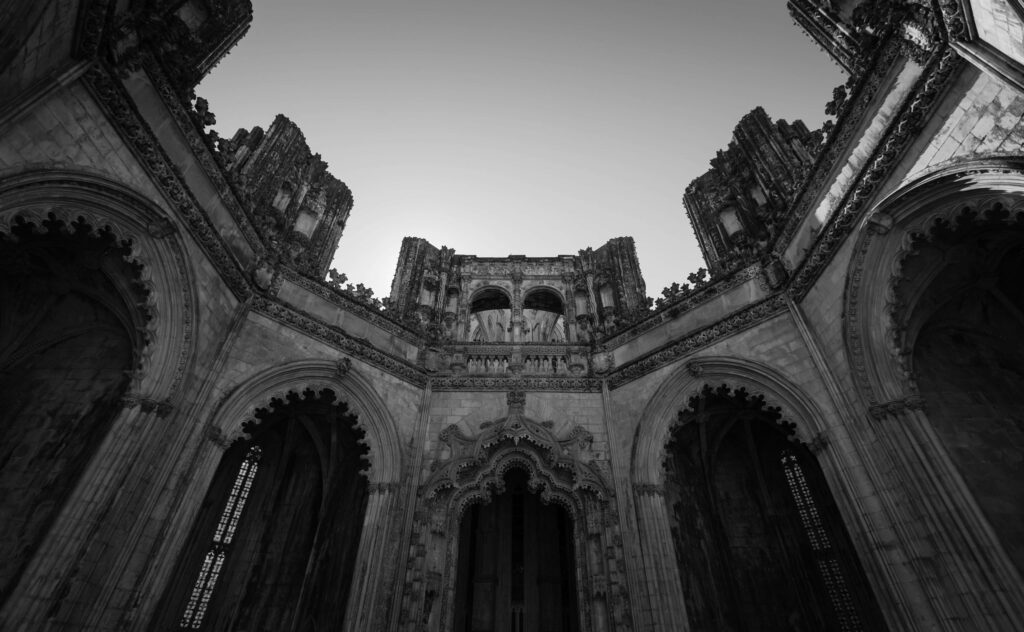 Elegant Black and White Architecture Wallpaper with Symmetrical Arches