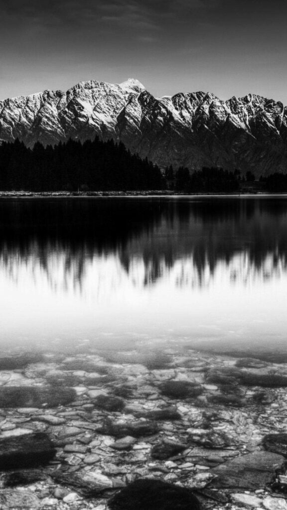 Stunning Black & White Mountain Ridge iPhone Wallpaper Background