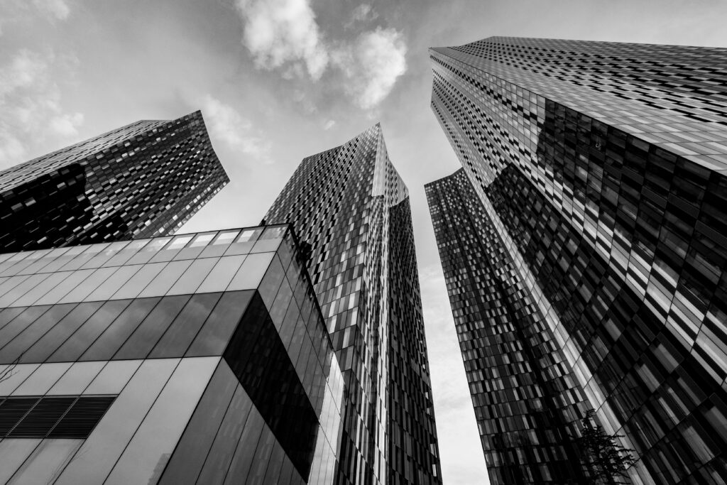 Stunning Black and White Skyscraper Wallpaper: Dramatic Bottom-Up View