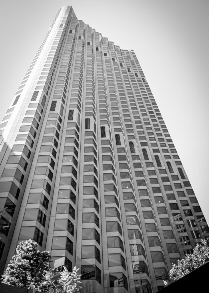 Stunning Monochrome Skyscraper Wallpaper: Dramatic Bottom-Up View