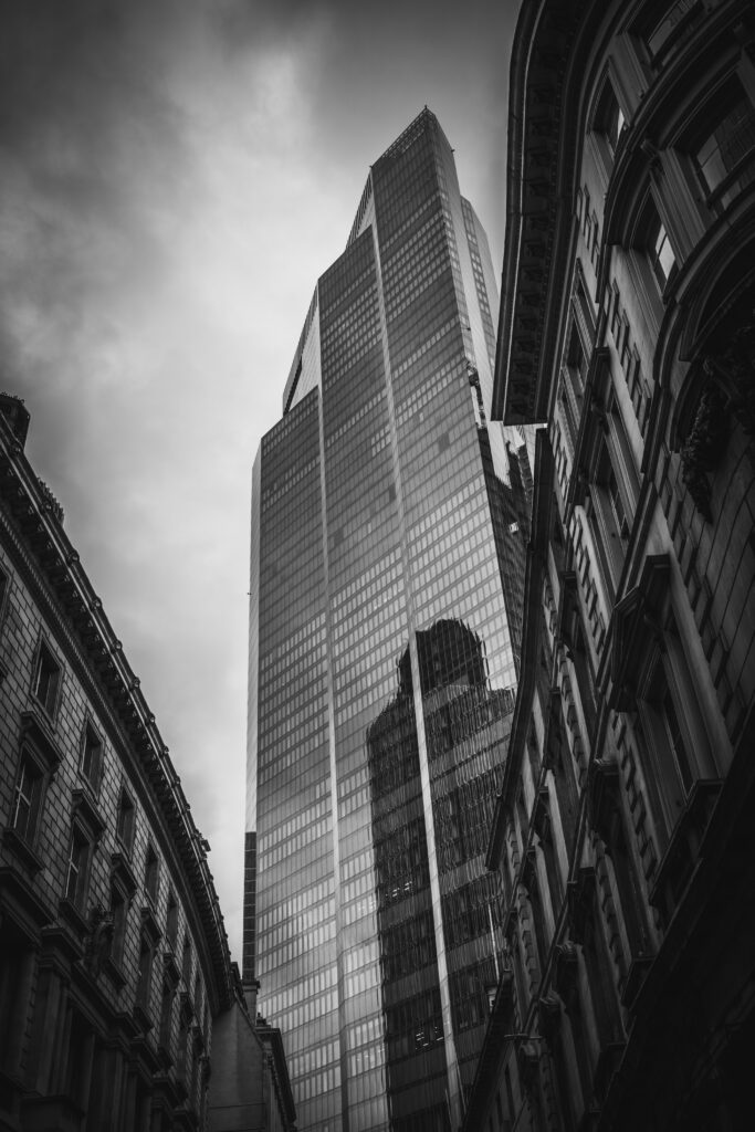 Stunning Black and White Skyscraper Wallpaper with Classic Architecture