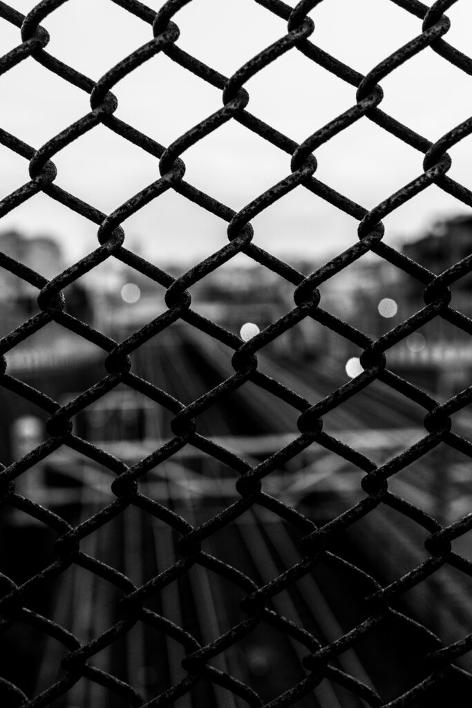 Stylish Black and White Mesh Pattern Wallpaper - Textured Background