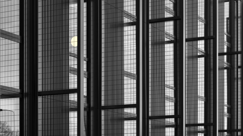 Modern Black and White Wallpaper: Striking Architectural Design