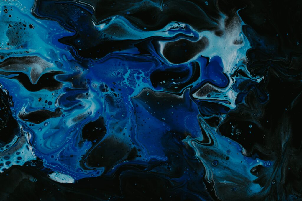 Fluid Art Wallpaper: Stunning Blue Abstract Background for Modern Decor