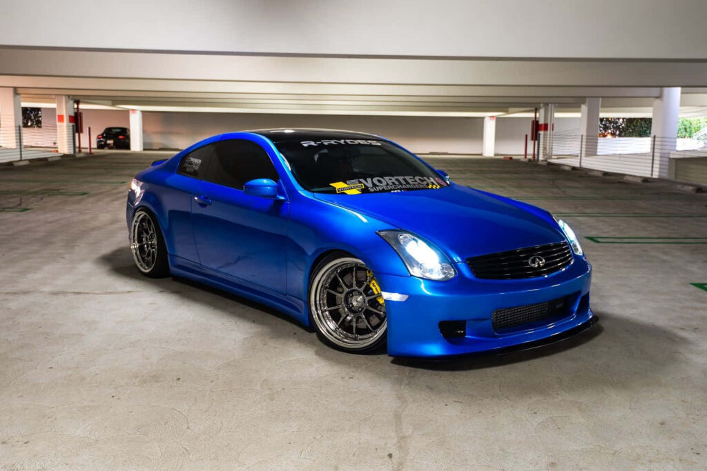 Stunning Blue Infiniti G35 Wallpaper in Urban Parking Structure