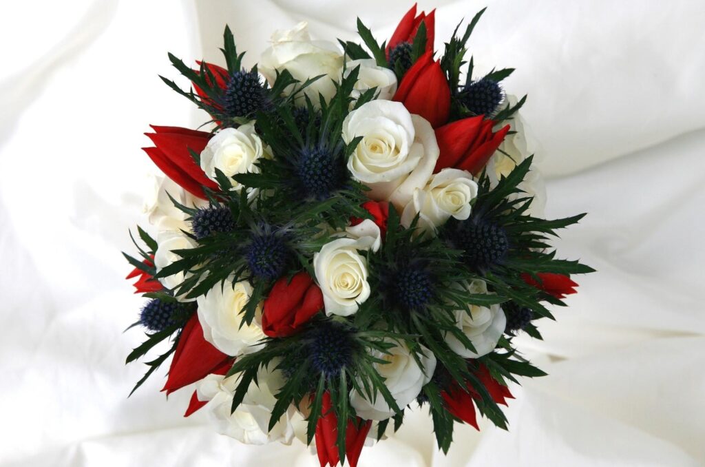 Stunning Floral Wallpaper: White Roses, Red Tulips & Lush Greenery