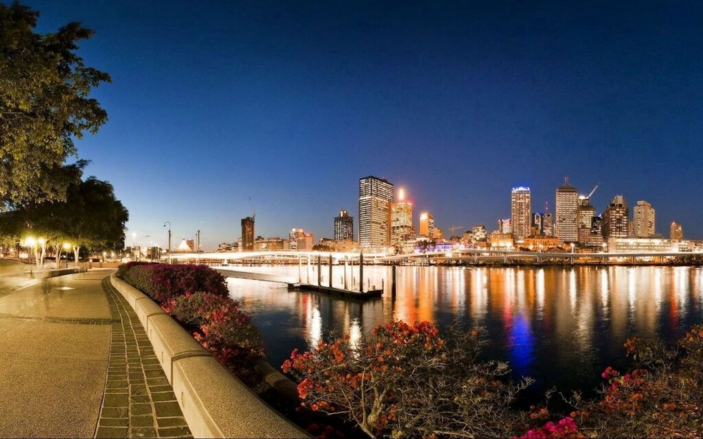 Stunning Brisbane Evening View: Skyline, River, and Iconic Bridge Wallpaper