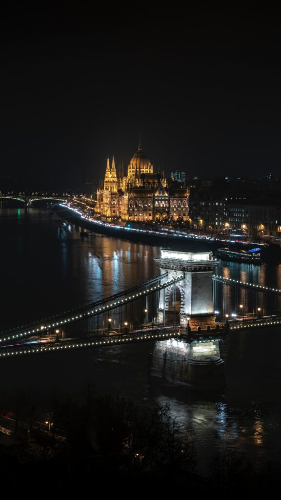 Enchanting Budapest Night Wallpaper: Chain Bridge & Parliament Glow