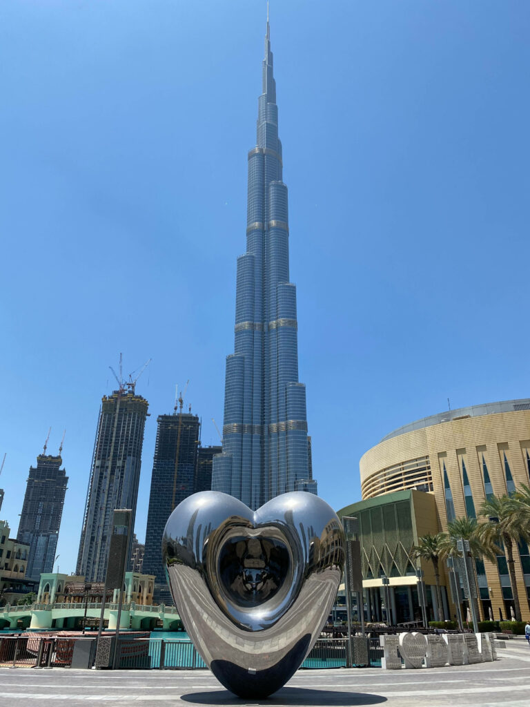 Stunning Burj Khalifa Wallpaper with Evening Sky & Heart Sculpture
