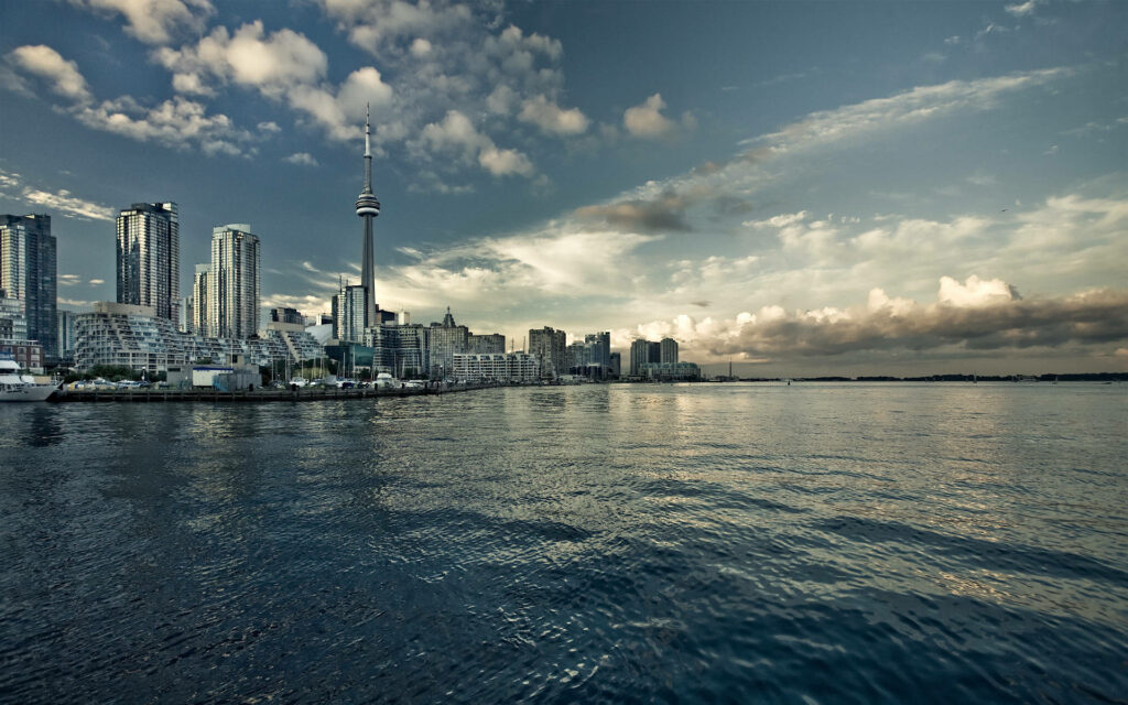 Beautiful CN Tower & Toronto Skyline Wallpaper with Serene Lakeside View
