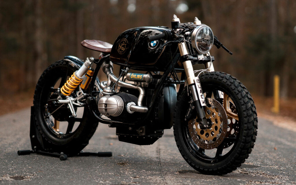 Stunning Cafe Racer HD Wallpaper: Vintage Design Meets Modern Craft