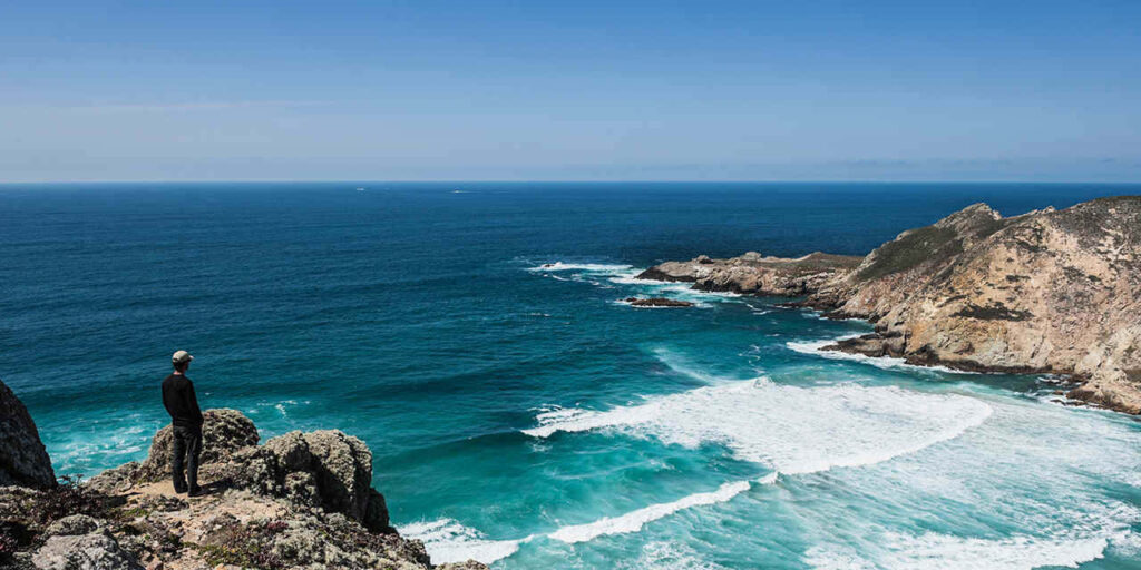 Stunning California Coast Wallpaper: Serene Waves & Rugged Cliffs