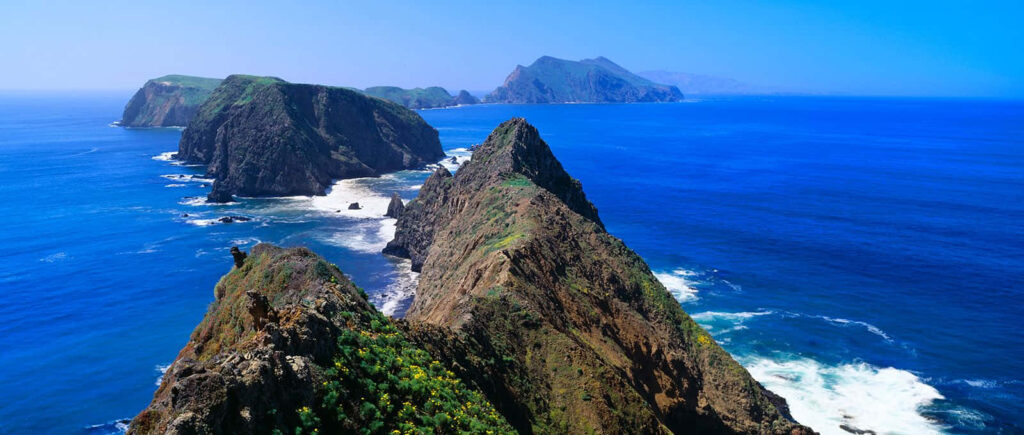 Serene California Island Getaway: Stunning Ocean Wallpaper Background
