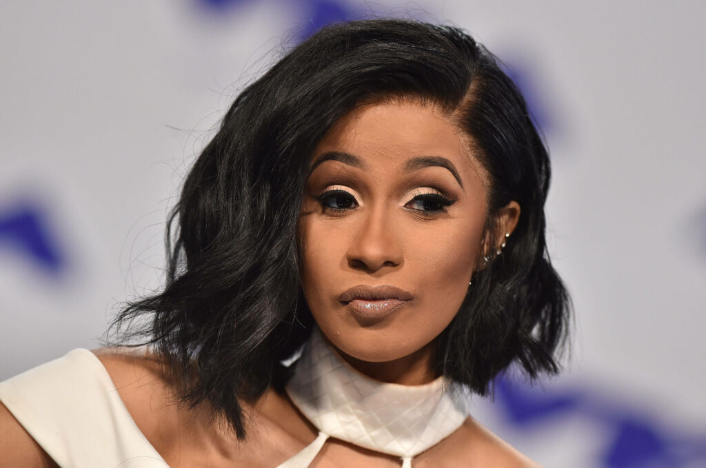 Stunning Cardi B Wallpaper: 2017 MTV Awards Chic Style & Makeup