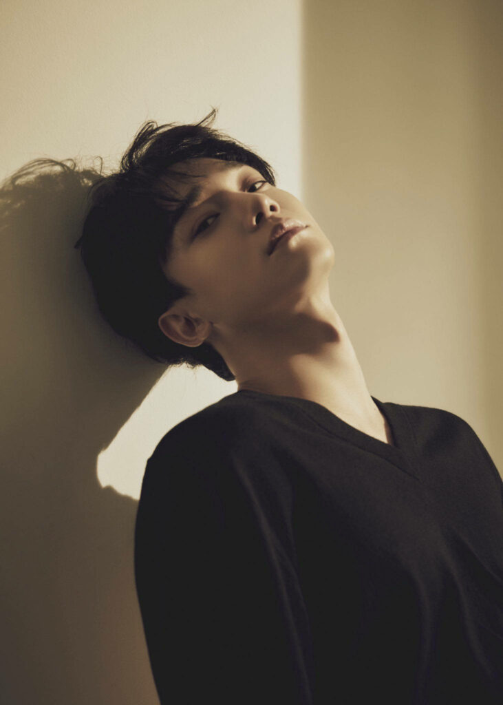 Stunning EXO Chen Wallpaper: Captivating Pose & Stylish Aesthetic