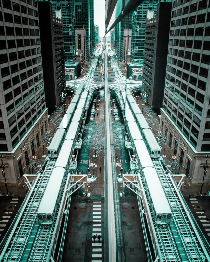 Mirrored Elevated Train Track Wallpaper in Vibrant Chicago Cityscape