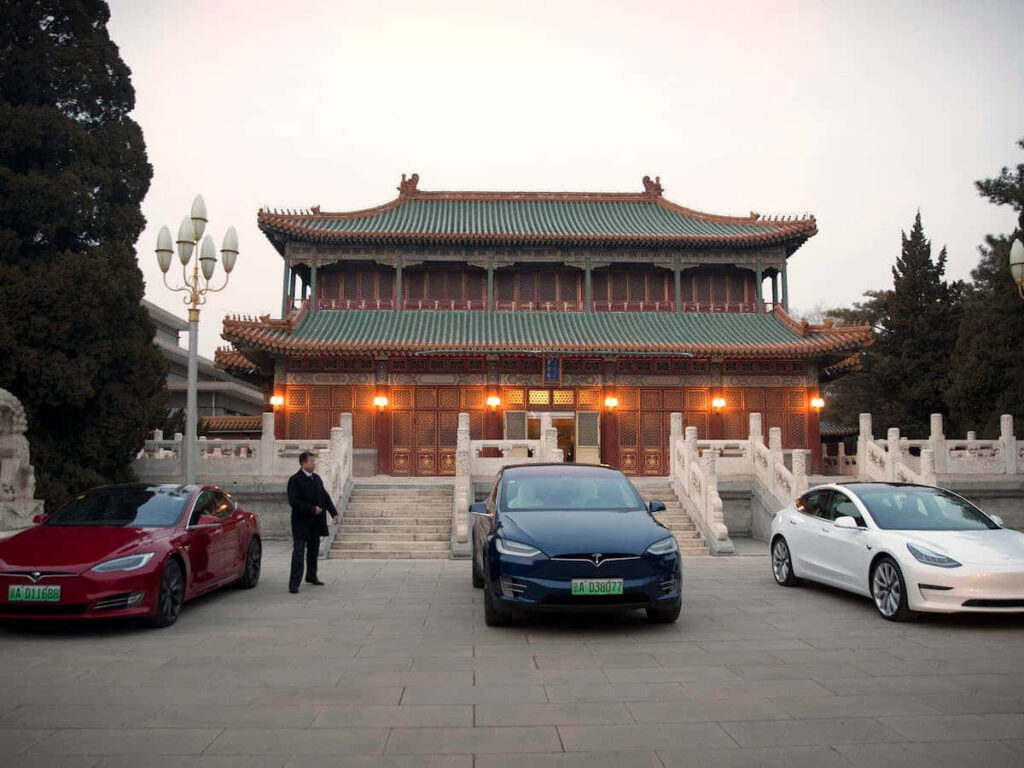Stunning China Wallpaper: Traditional Architecture Meets Modern Cars