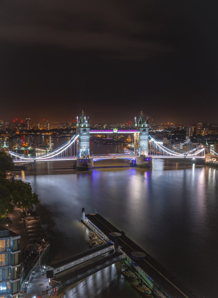 Stunning City Night View: Elegant Bridge & Vibrant Reflections Wallpaper