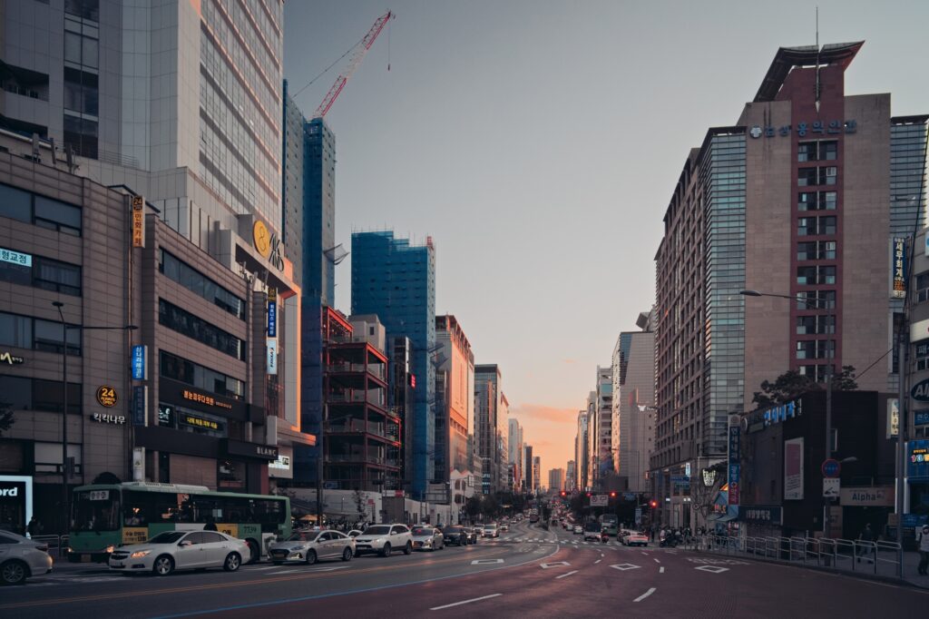 Serene Cityscape Sunset Wallpaper: Modern Urban Beauty