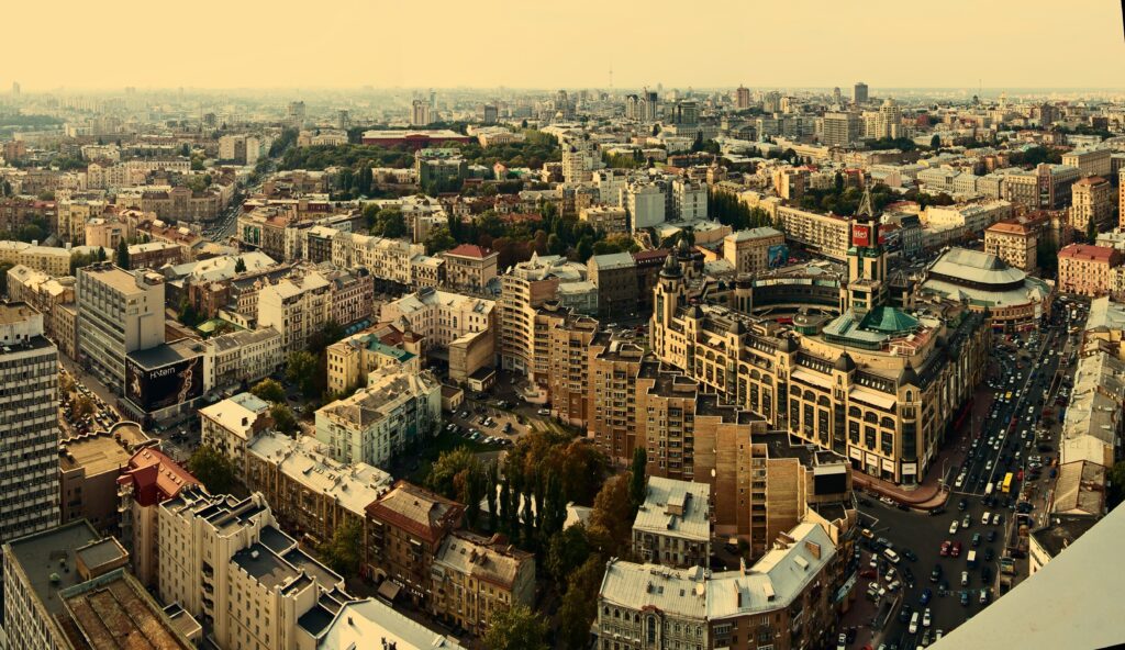 Stunning Cityscape Wallpaper: Modern & Classical Architecture Skyline