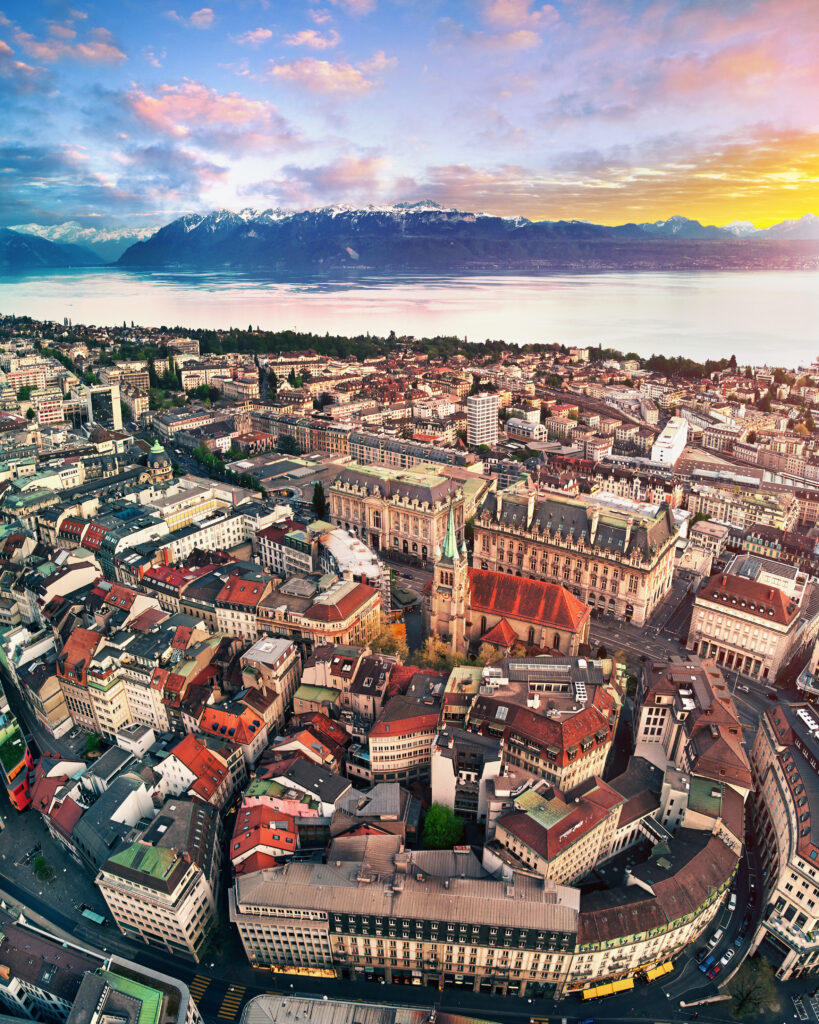 Stunning Cityscape Wallpaper: Intricate Architecture & Sunset Beauty