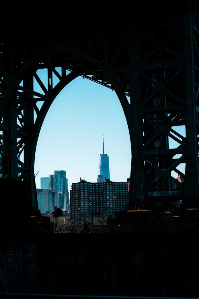 Urban Cityscape Wallpaper: Stunning Modern Architecture & Arch Frame