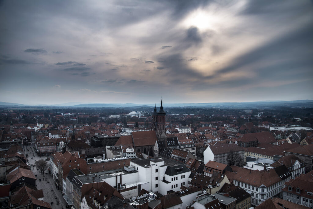 Stunning Cityscape Wallpaper: Historic & Modern Architecture Under Sky