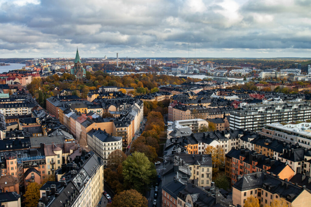 Stunning Cityscape Wallpaper: Historic & Modern Architecture Aerial View