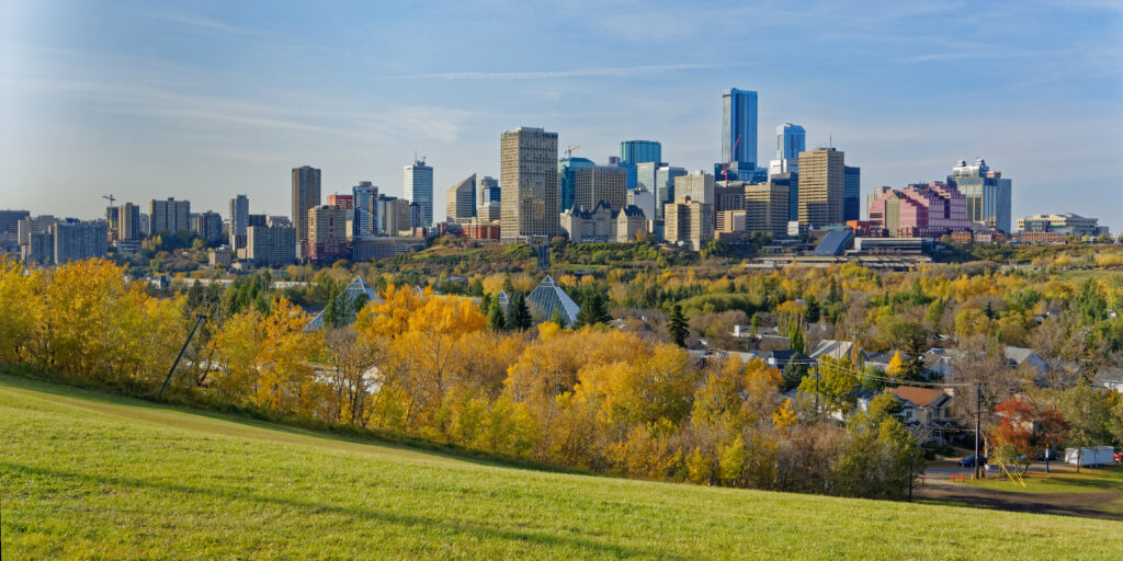 Stunning Cityscape Wallpaper: Modern Architecture & Fall Colors