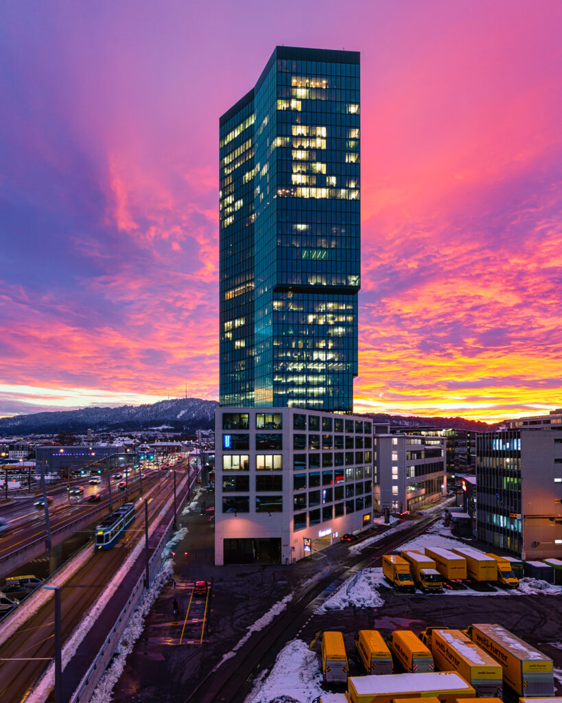 Stunning Cityscape Wallpaper: Modern Skyscraper at Sunset Glow