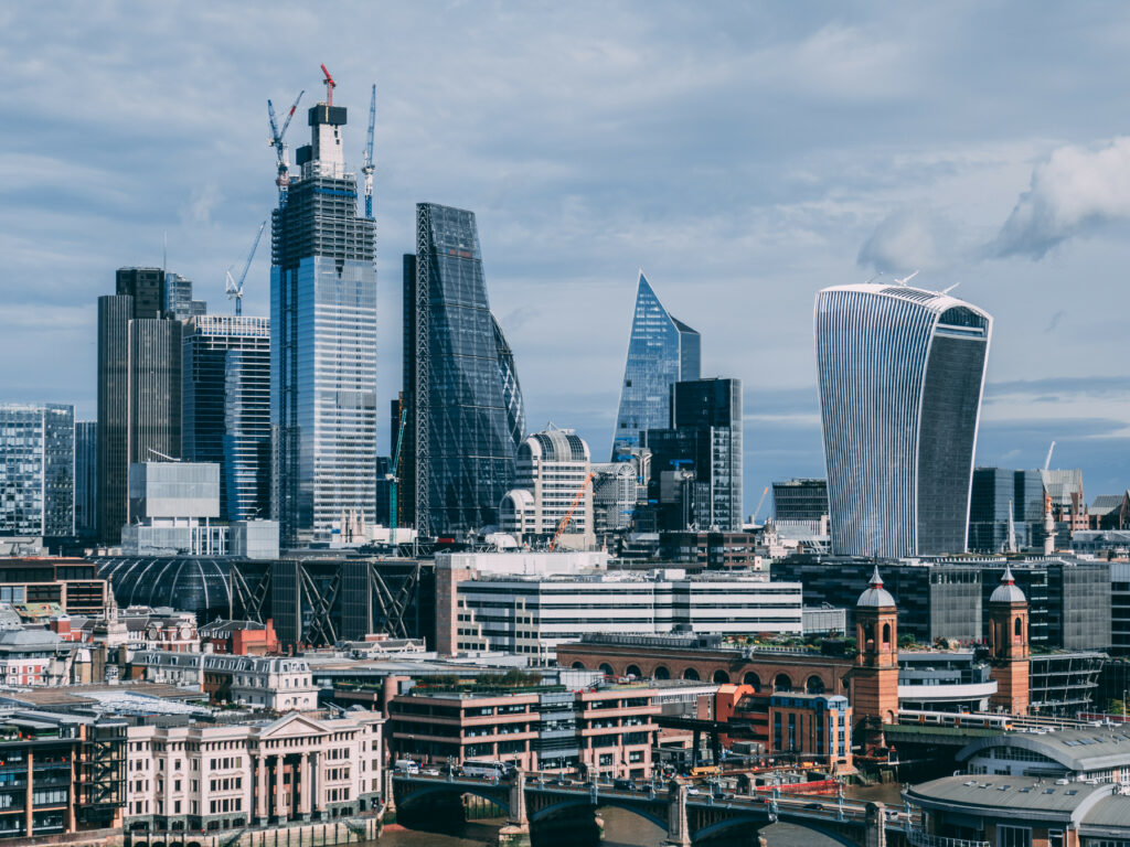 Stunning Cityscape Wallpaper: Modern Skyscrapers & Iconic Architecture