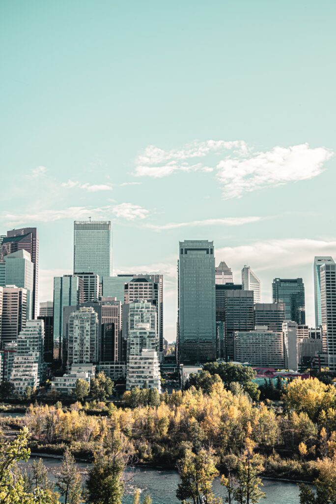 Stunning Cityscape Wallpaper with Skyscrapers & Lush Greenery