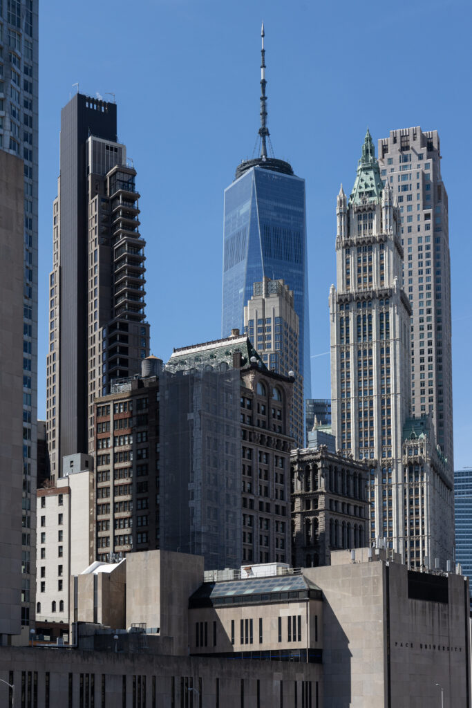 Stunning Urban Cityscape Wallpaper: Skyscrapers & Classic Architecture