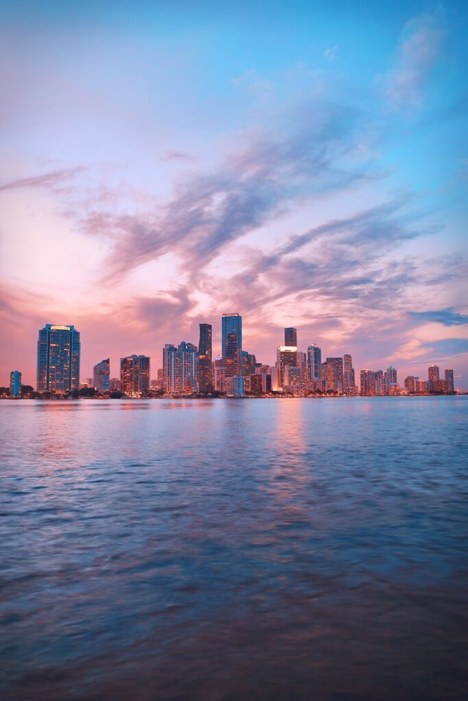 Stunning Cityscape Wallpaper: Skyscrapers & Dusk Reflections