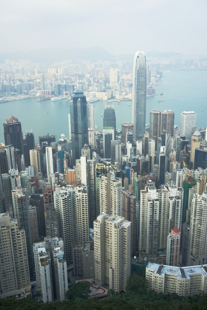 Stunning Cityscape Wallpaper: Skyscrapers, Waterfront & Hills