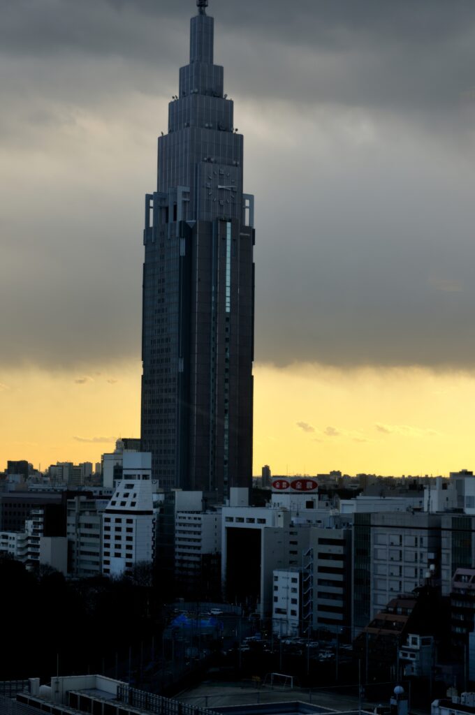 Stunning Sunrise Cityscape Wallpaper with Towering Skyscraper
