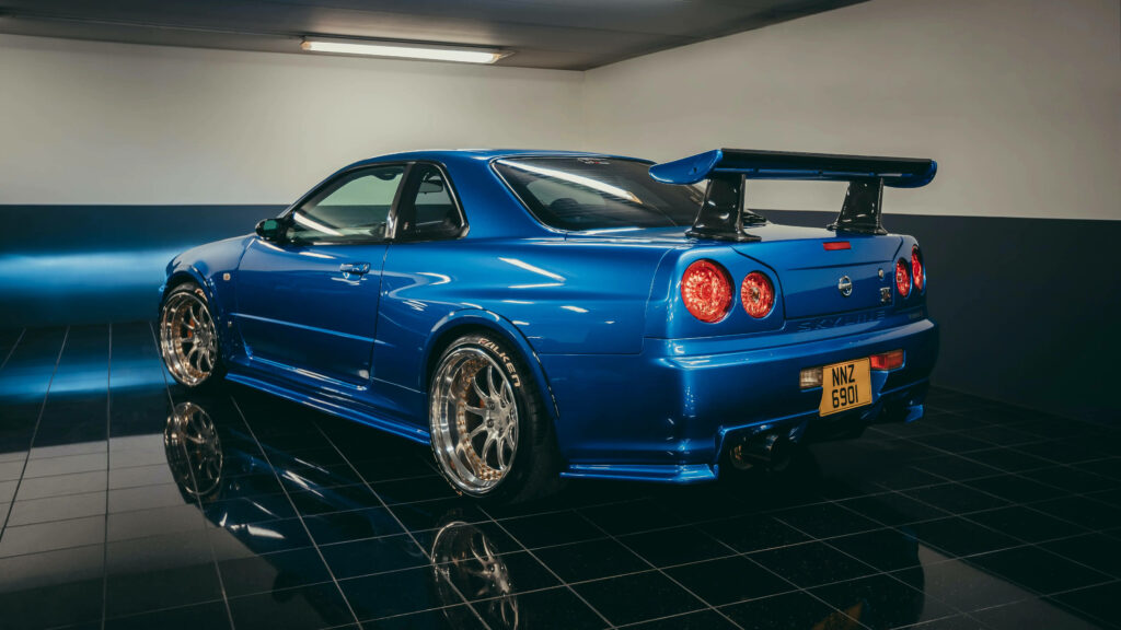 Classic Blue R34 GTR Wallpaper: Iconic Design & Performance Background