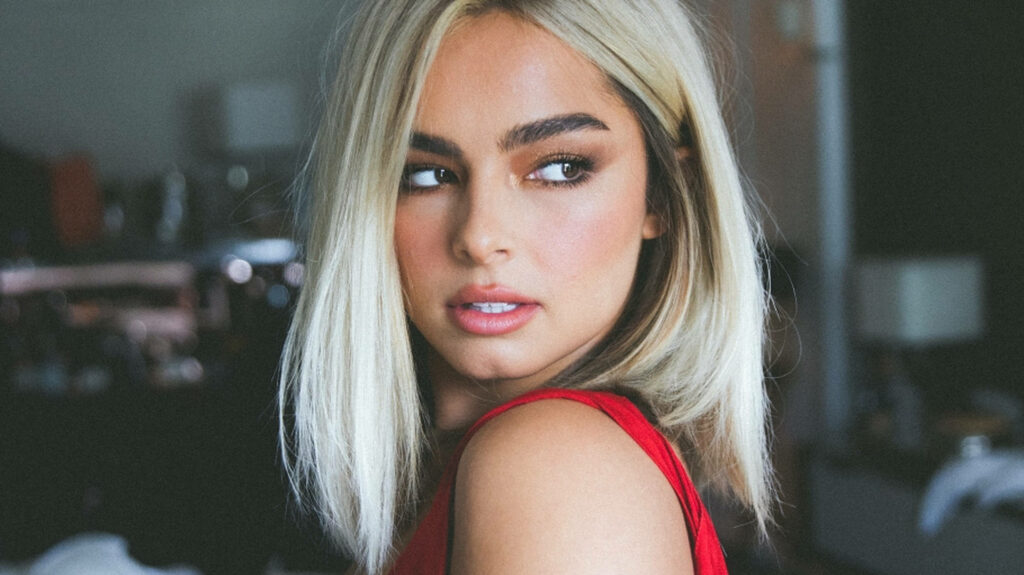 Stunning Addison Rae Portrait Wallpaper: Blonde Hair & Vibrant Background