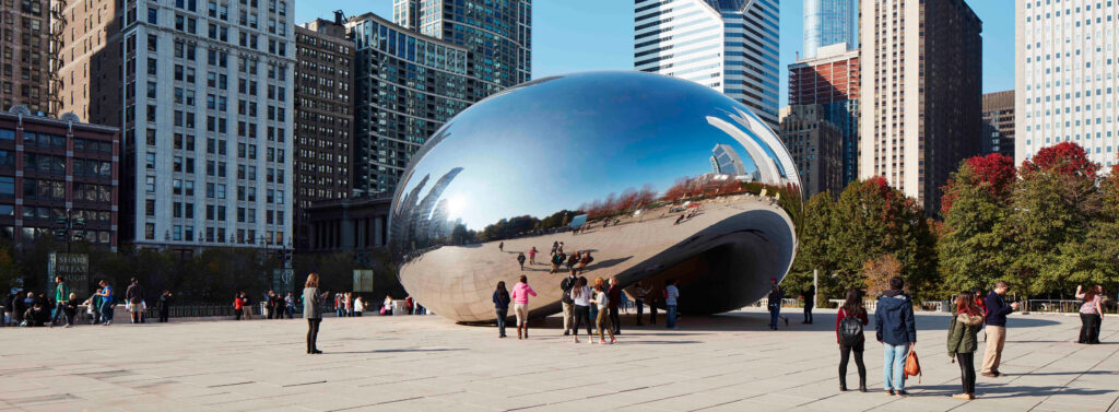 Stunning Cloud Gate Wallpaper: Chicago Skyline Reflection & Plaza