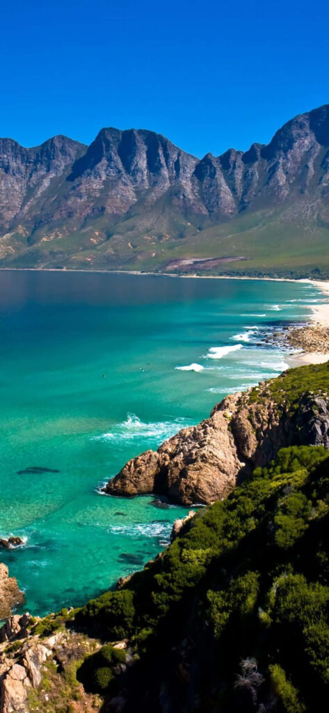 Stunning Coastal Wallpaper: Turquoise Waters & Sandy Beach Scene