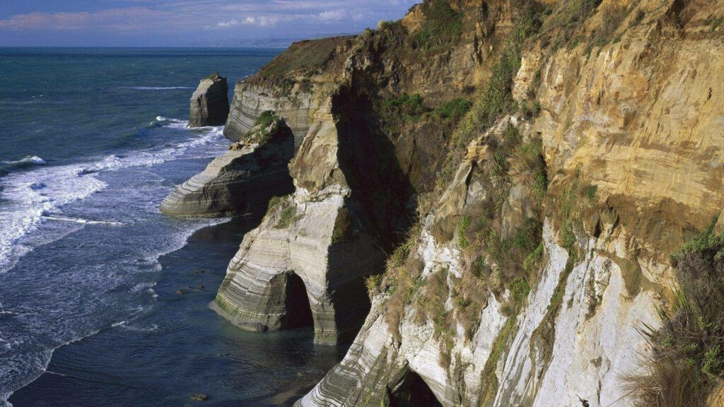 Stunning Coastal Wallpaper: Towering Cliffs & Deep Blue Ocean
