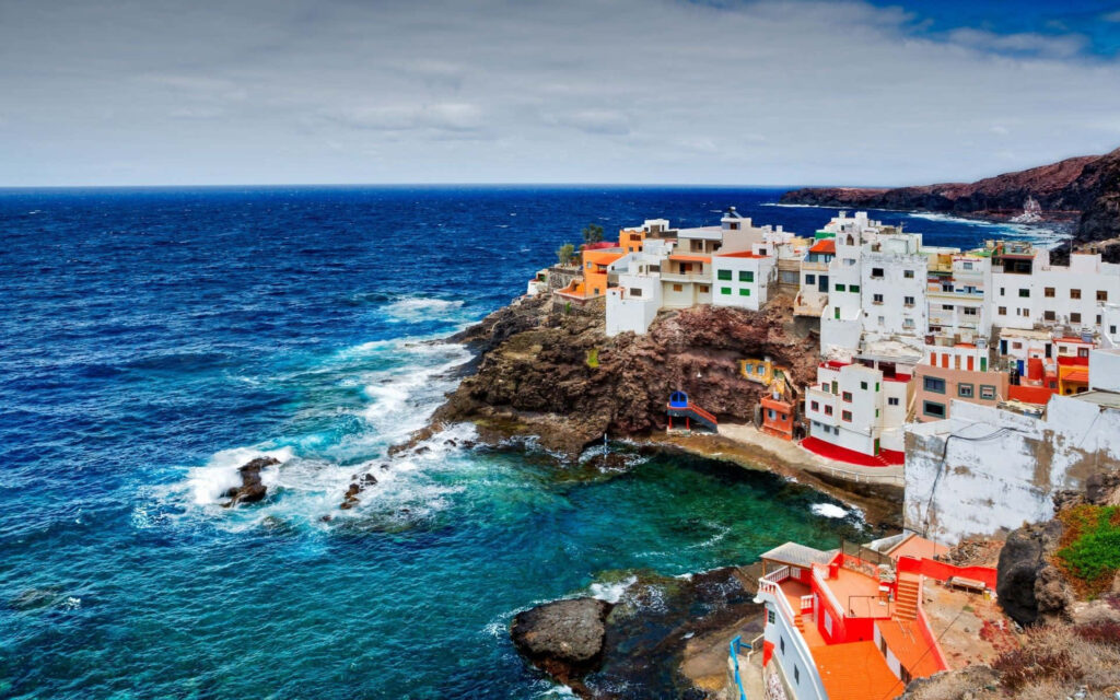 Stunning Coastal Wallpaper: Vibrant Spanish Village by the Sea