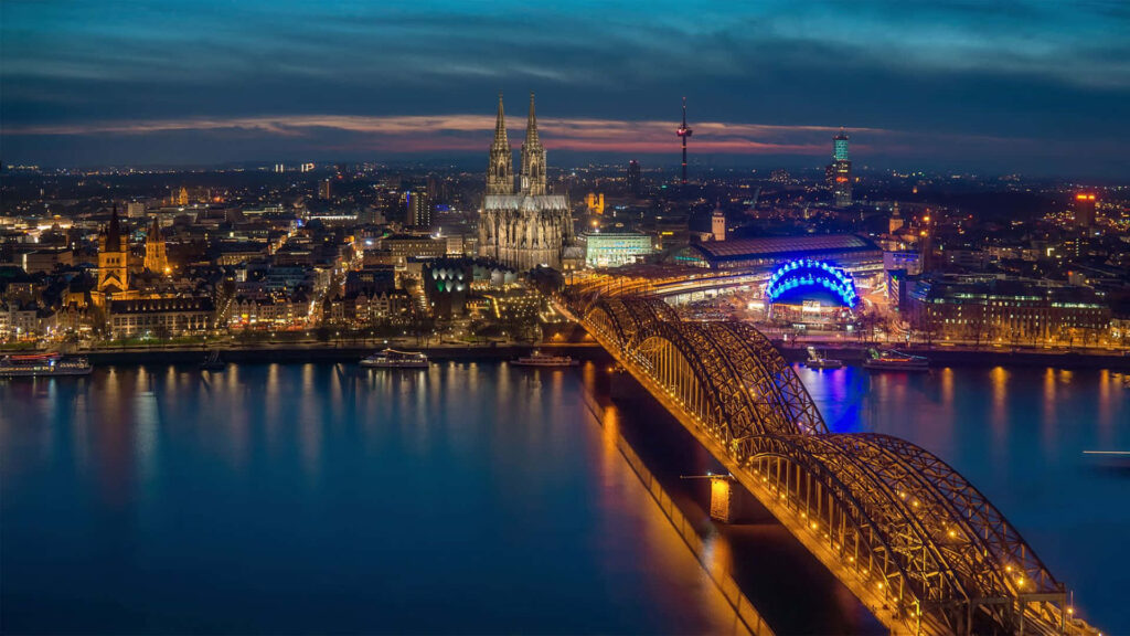 Stunning Nighttime Cologne Cathedral Wallpaper Background