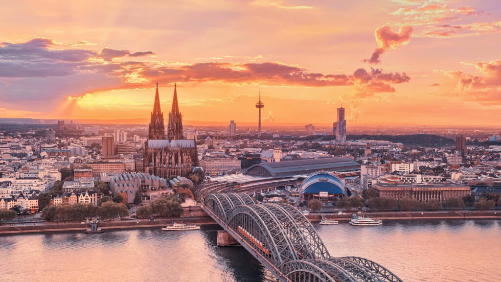 Vibrant Cologne Cathedral Wallpaper: Stunning Sunset Cityscape