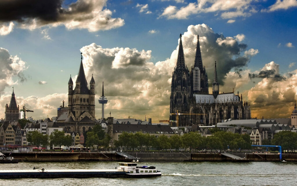 Stunning Cologne Cathedral Wallpaper: Dramatic Sky & Cityscape Views