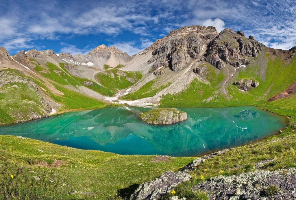 Stunning Colorado Landscape Wallpaper: Turquoise Lake & Majestic Peaks